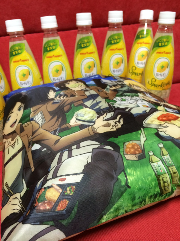 セブンイレブン オリジナル 進撃の巨人 クッションをゲット。各店舗先着30名しかもらえないらしい。対象商品を10個購入する必要あり。