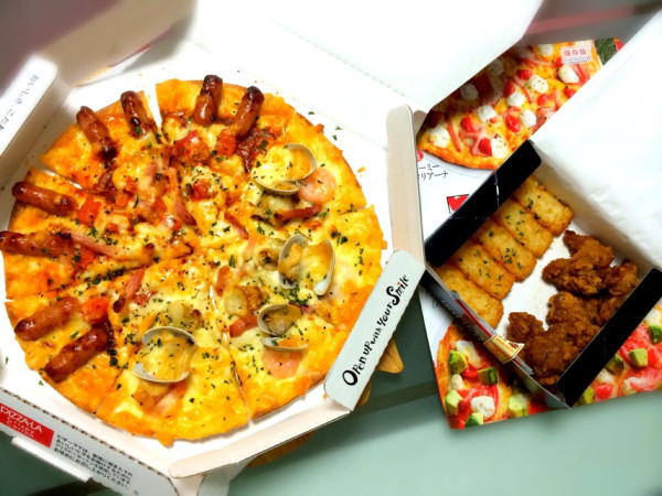 ホタテバター醤油 ＆ ソーセージと厚切りベーコンのミートソース by ピザーラ