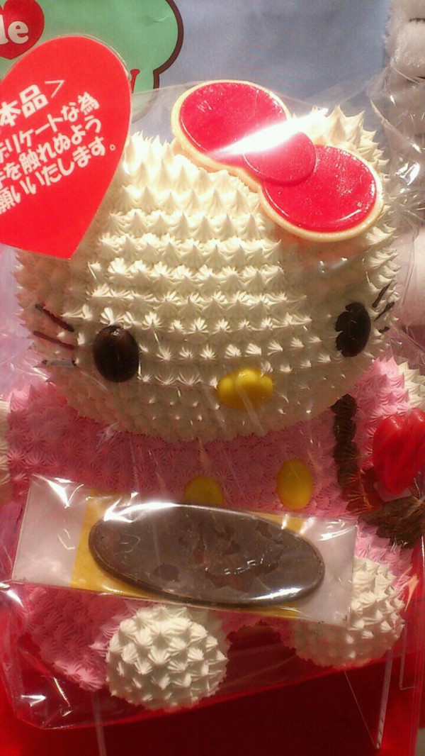 【Shibuya de Hello Kitty】＜諸国銘産＞感動的な可愛らしさのハローキティ立体ケーキ…ぜひご自宅に連れて帰ってください(灬ºωº灬)♡ソラ #tokyu_dept