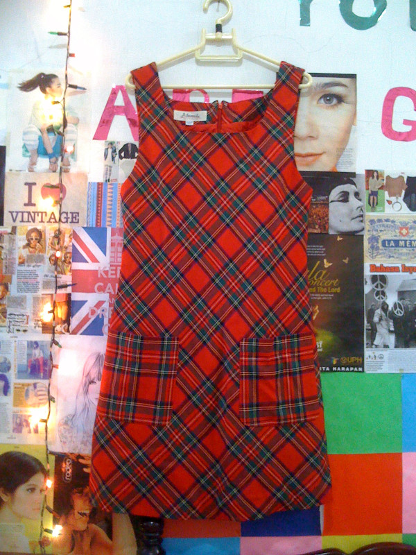 red mini dress. 98% good condition :) Rp. 70.000. ukuran L. monggo di order :)