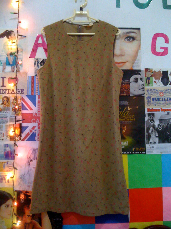 vintage mini dress. 98% good condition. bahan bludru, ukuran L. Rp. 70.000. yuk diorder :)