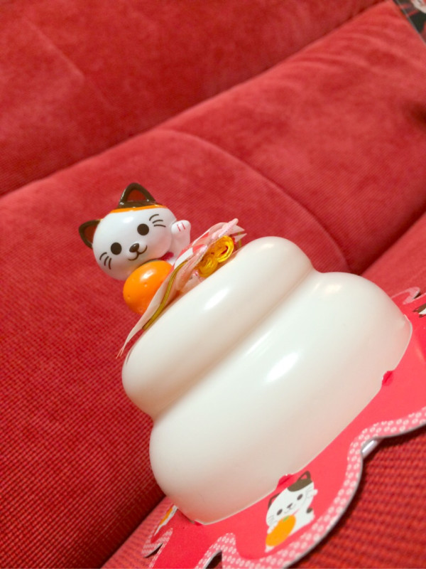 鏡餅がまだ玄関に飾ってあったので撤去(・Д・)ノ 越後 丸餅入まねきネコ「たま」