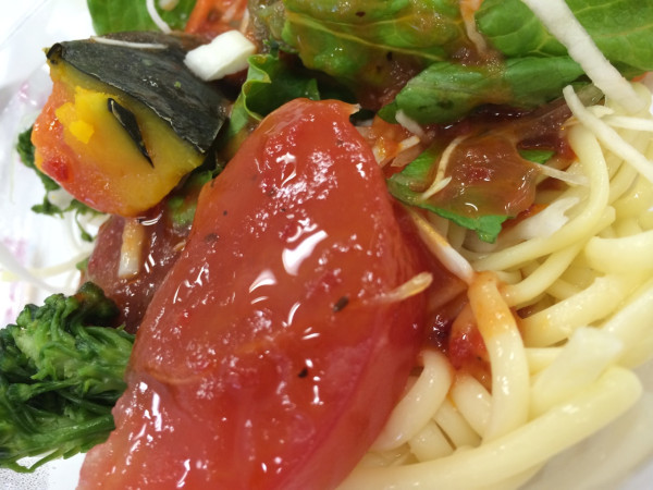 1/2日分緑黄色野菜の生パスタサラダ 360円 251kcal