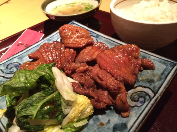 厚切り牛タン定食。牛タン焼き、浅漬け、麦めし、テールスープ、南蛮味噌 at 本格串焼とへぎそば 濱匠 名駅別邸