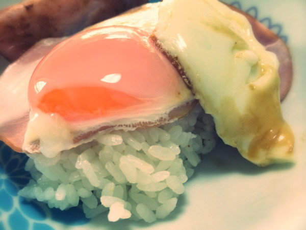 ハムエッグ丼