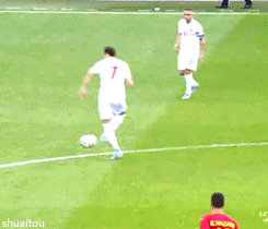 Fellaini using his best asset for Belgium (via http://bit.ly/shuaitou) #manutd #mufc