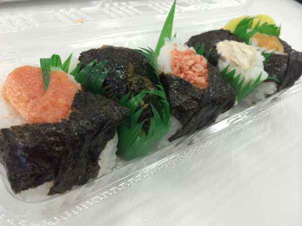 ミニおむすび5個入 400kcal 蛋白質7.0g 250円
