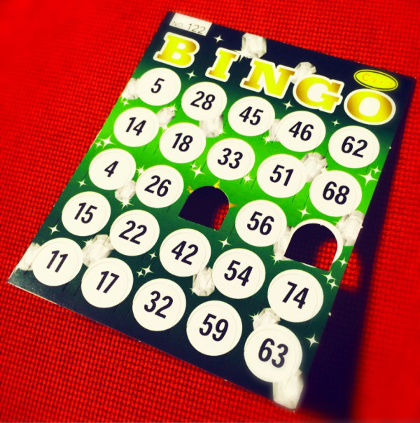 家庭内ビンゴゲームなう。ぜんぜん揃わない。。