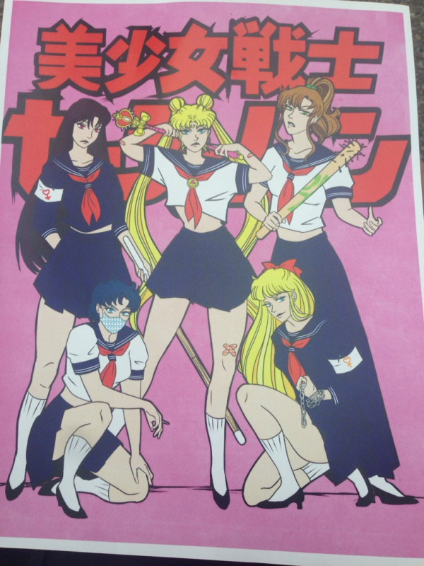 アメリカのオタクイベントの同人作家は本ではなく殆どがペラで一枚のイラストを大体5$〜10$で売るのが主流です。僕は買った事が無かったんですが、この絵はかなり来るものがあったので購入しました。