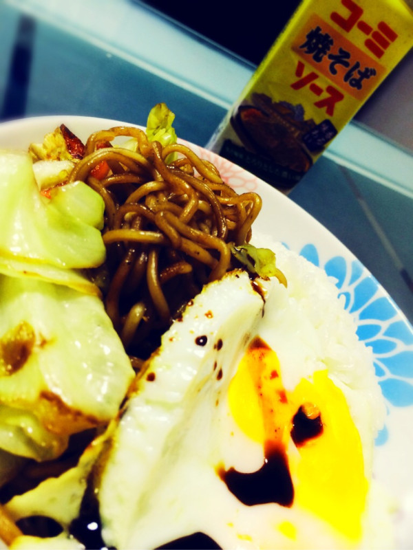 夕飯に焼きそばごはん (｡ﾉ･ω･)ﾉ