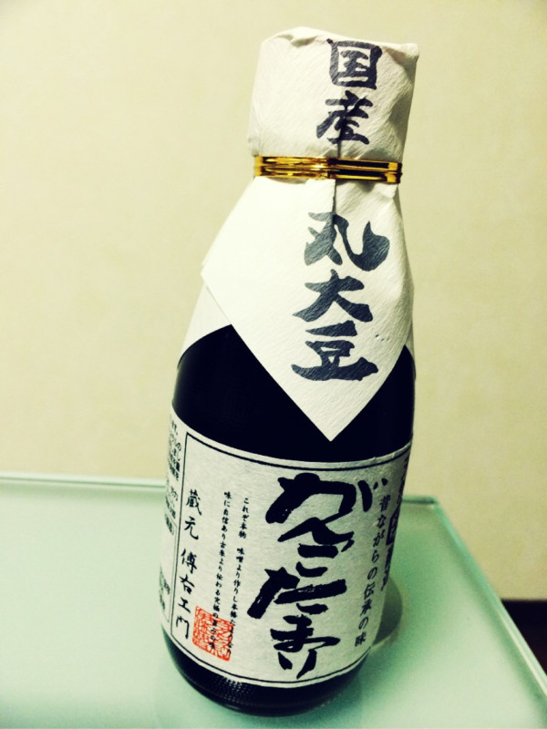 傳右衛門 でんえもん がんこたまり

たまり醤油。国産大豆と天日塩を使い杉桶に仕込み、石を積んで三年寝かせてしっかり熟成。
