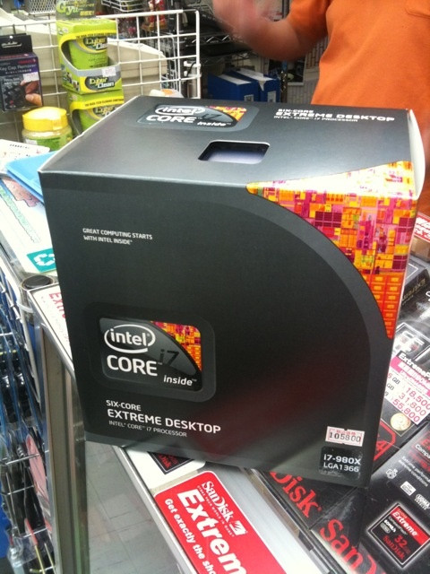 パソコンハウス東映に品薄のCore i7-980Xが1個在庫あり。105800円。