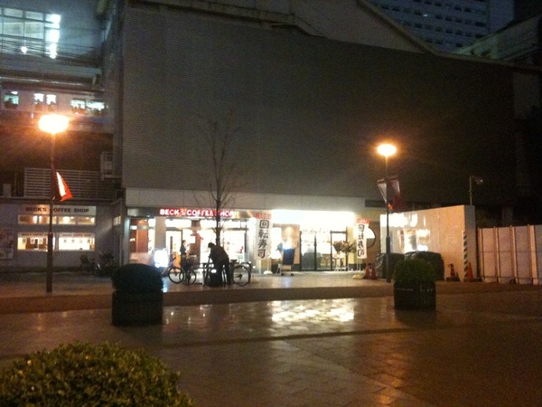 電気街口に回転寿司と喫茶店が出来てました。