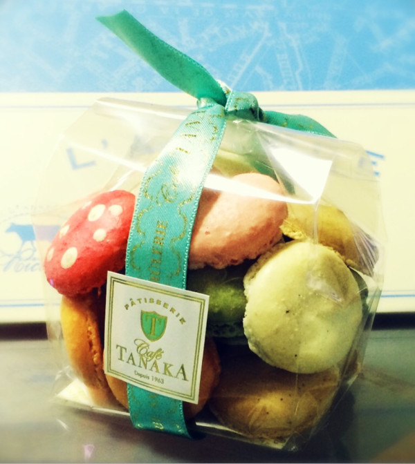 Cafe TANAKA マカロンラスク

なんか変わった味がする（・∀・）

ピンクのは唯一のハート型( ﾟ∀ﾟ)o♡♡♡