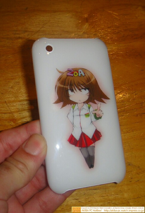 ZOAたんの痛iPhoneケース。 @kks_jp 氏が業者にUVプリントで発注したもの。ケースに直接印刷されてかなりクオリティ高い。イラストは @mayu_16sai氏。ケース代込みで2940円だったとのこと。