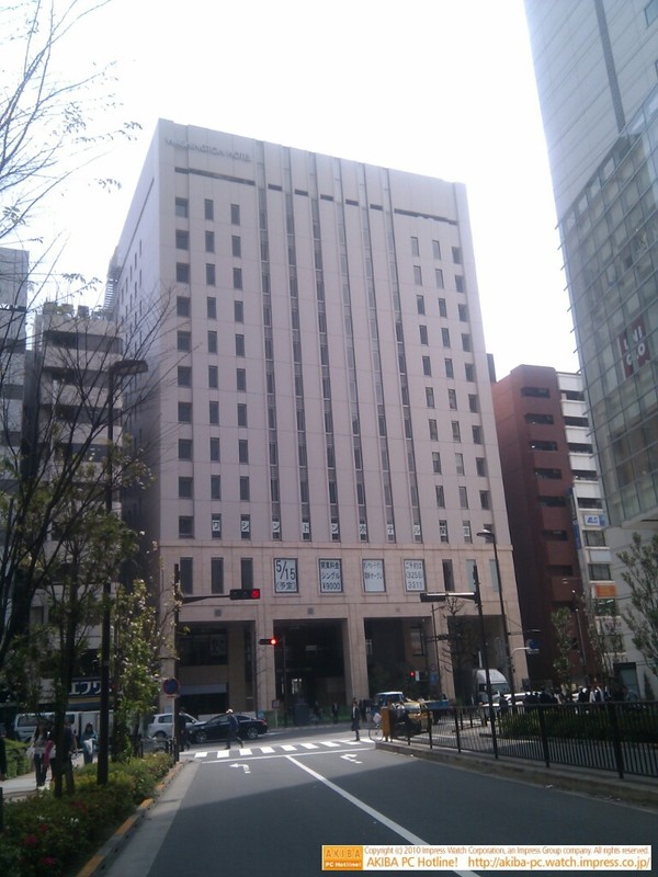 JR秋葉原駅中央口のワシントンホテルは建て替え完了し、5月15日オープン予定。シングル料金9000円。ボンサルーテ・カフェ同時オープン。