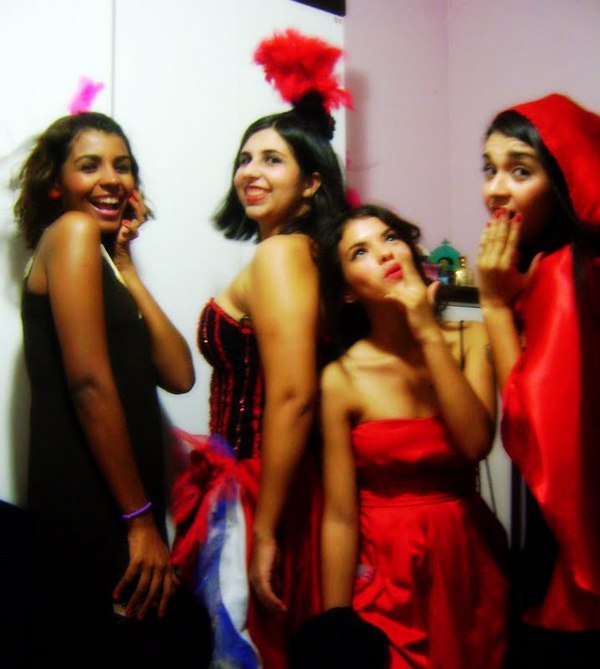 the best pic...a melindrosa,a dançarina de can-can,a diva(amy winehouse) e chapeuzinho vermelho xD