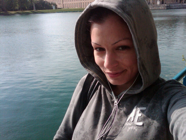 Me yesterday taking a walk n the gardens of Fontainebleau after a long 26hrs of traveling 2get there