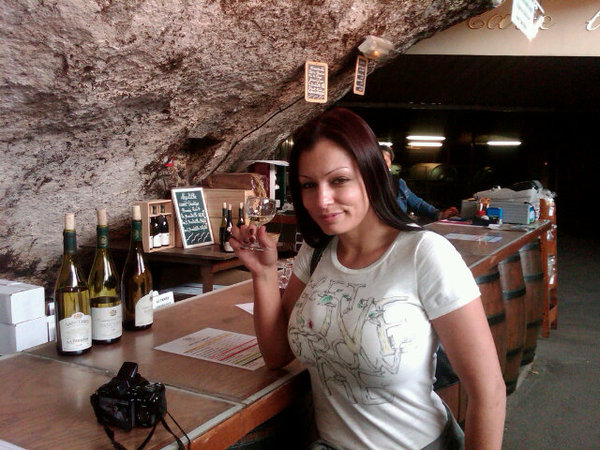 Wine tasting in Sancerre makes me smile :) Picked up bottle for tonight and a bottle for Paris :) 