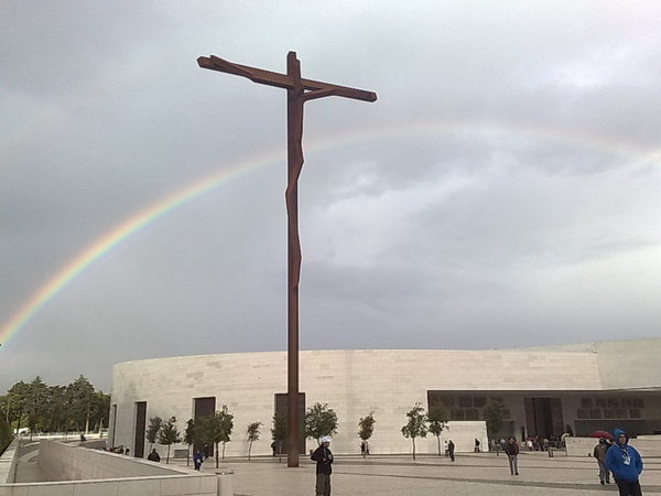 Depois de um lindo sol, chove em Fatima e deu lugar a esta linda imagem!